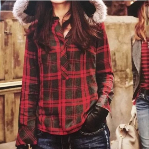 Cabi Cunningham Popover Top - Picture 5 of 15